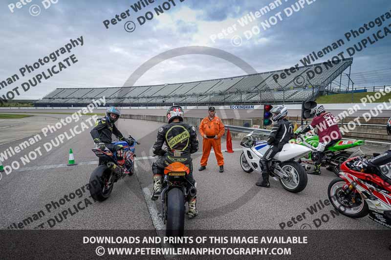 Rockingham no limits trackday;enduro digital images;event digital images;eventdigitalimages;no limits trackdays;peter wileman photography;racing digital images;rockingham raceway northamptonshire;rockingham trackday photographs;trackday digital images;trackday photos